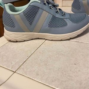 Vionic Sneakers